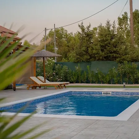 Sun's Reach Villa Tsairi